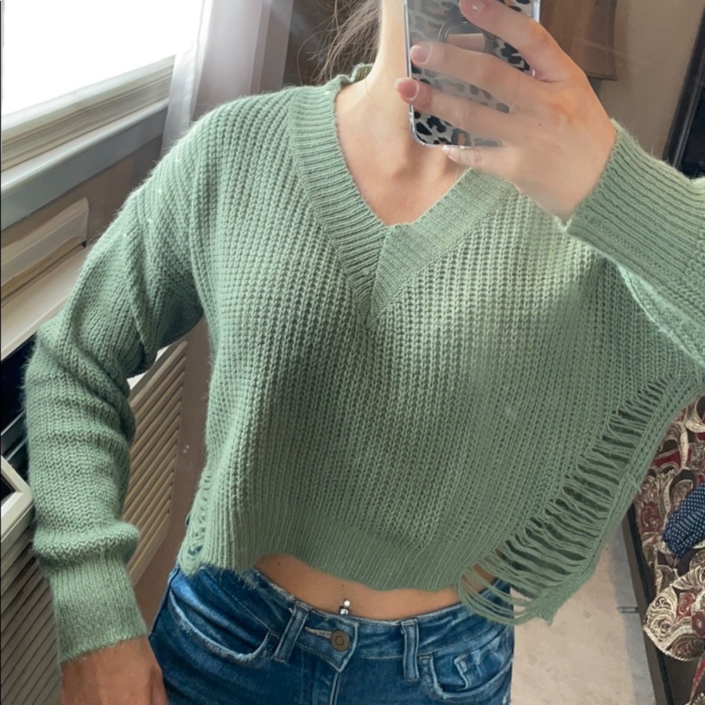 CUTE*** cropped cut out sweater